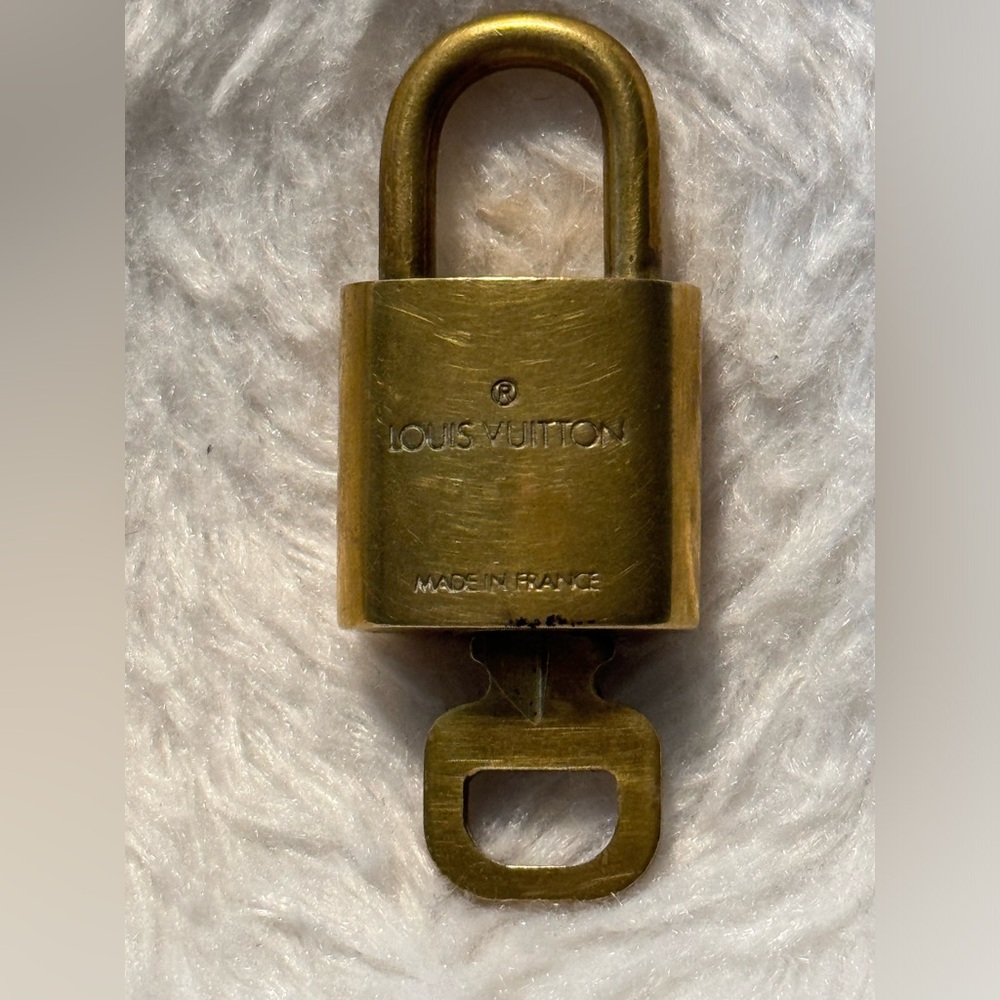Series #320 LOUIS Vuitton brass lock set with key Authentic padlock